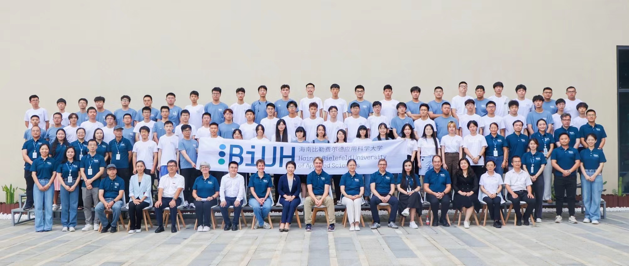 Group photo of all teachers, students, and guests attending the opening ceremony